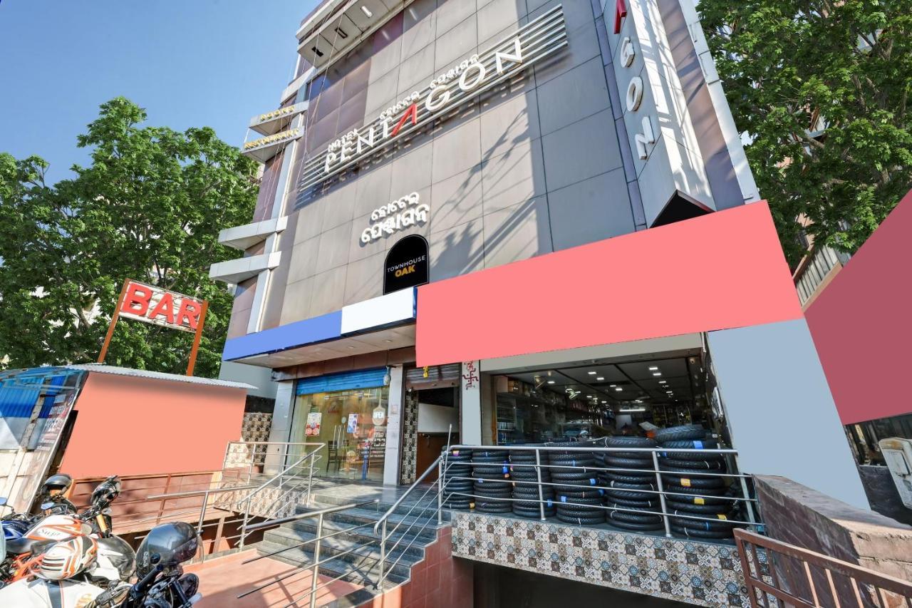 Townhouse Oak Pentagon Residency Hotel Bhubaneswar Exterior photo