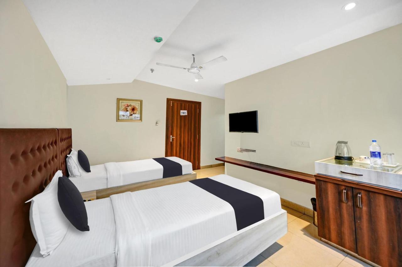 Townhouse Oak Pentagon Residency Hotel Bhubaneswar Exterior photo
