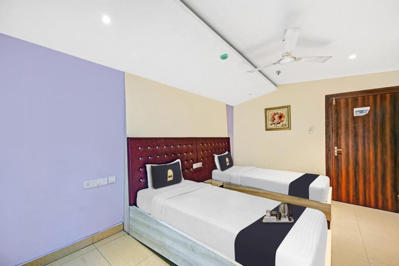 Townhouse Oak Pentagon Residency Hotel Bhubaneswar Exterior photo