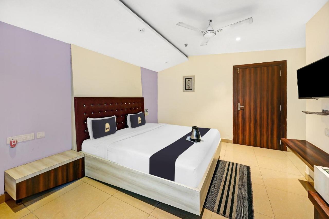Townhouse Oak Pentagon Residency Hotel Bhubaneswar Exterior photo